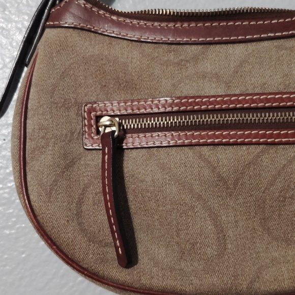 Dooney & Bourke Purse Heart Logo - Picture 5 of 16